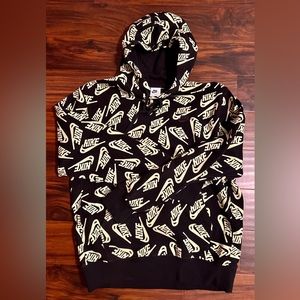 Nike Essentials Print all over Sweatshirt hoodie Pullover NWT Men’s Medium M